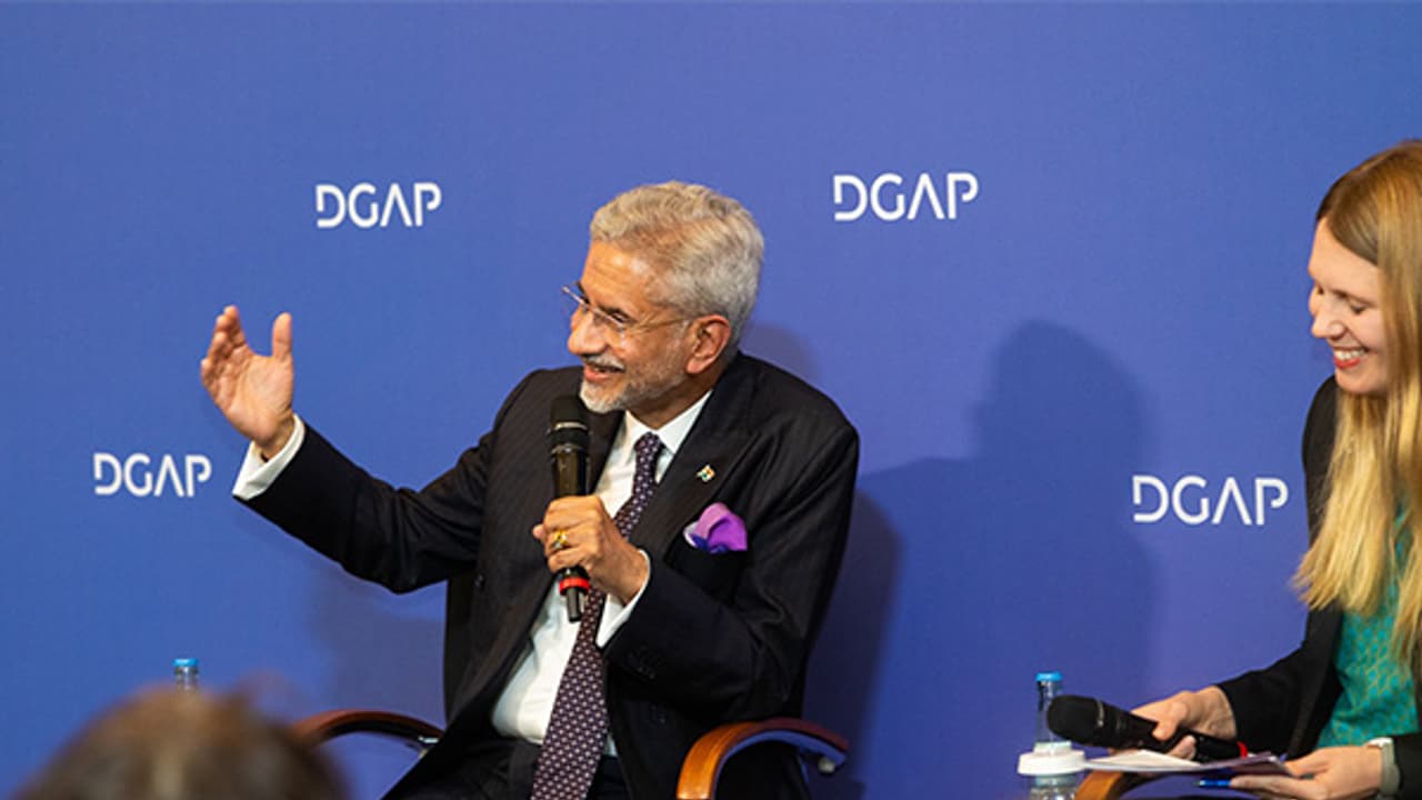 ഭീകരവാദത്തെ കശ്മീർ തർക്കവുമായി കൂട്ടിക്കെട്ടേണ്ടതില്ലെന്ന് എസ് ജയശങ്കർ; ഇന്ത്യയിൽ കലാപമുണ്ടാക്കാൻ ശ്രമം നടന്നു ഭീകരവാദത്തെ കശ്മീർ തർക്കവുമായി കൂട്ടിക്കെട്ടേണ്ടതില്ലെന്ന് എസ് ജയശങ്കർ; ഇന്ത്യയിൽ കലാപമുണ്ടാക്കാൻ ശ്രമം നടന്നു