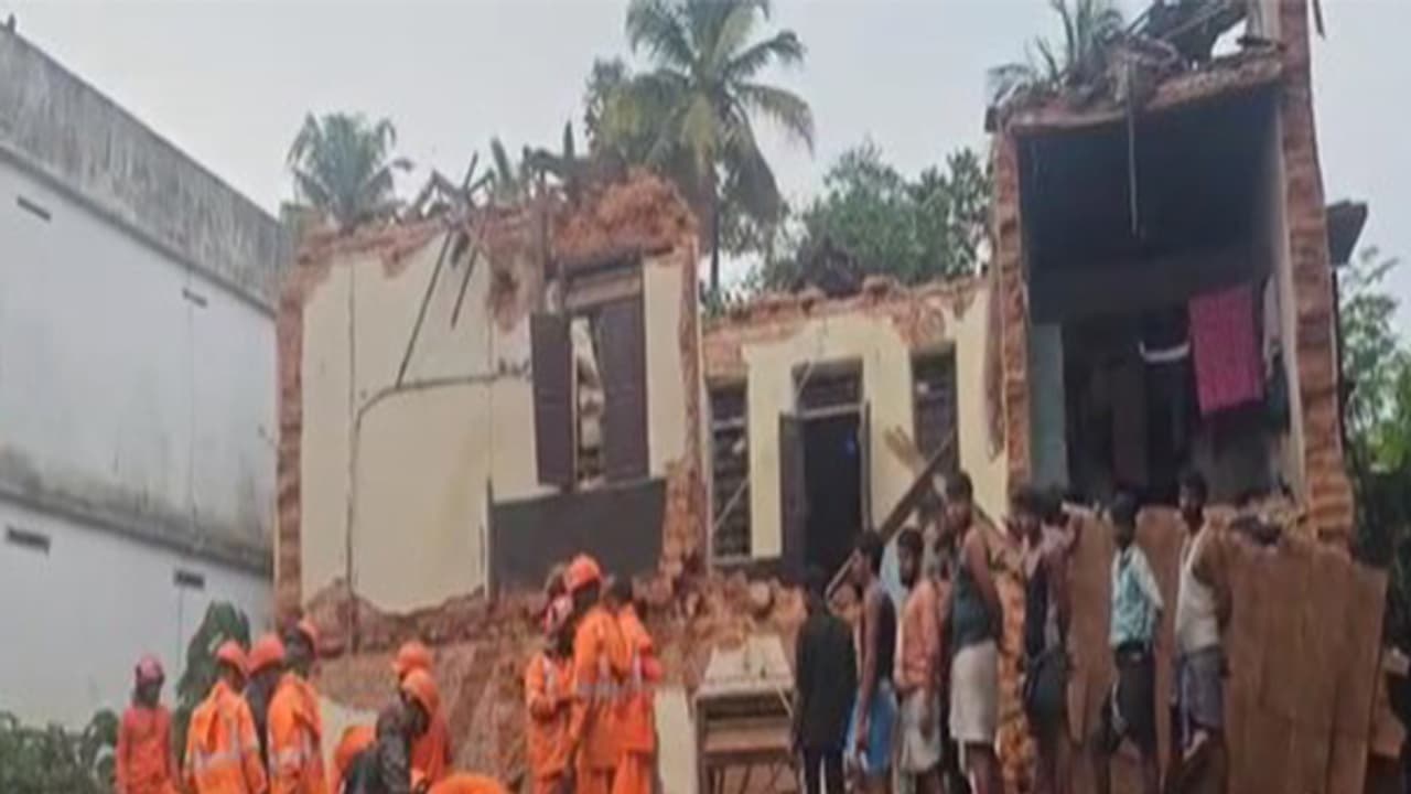Building collapsed in Kerala's Thrissur, claiming three lives (Photo/ANI)