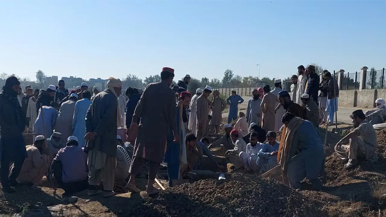 People prepare graves for the victims of suicide bombing in Bannu in Pakistan earlier this year. (File photo: Rueters) 