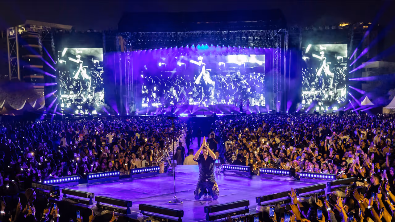 Enrique Iglesias (Image source: Team Eva Live and DNH Media)