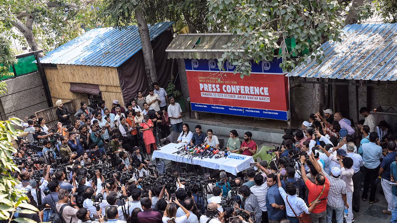 CJP activists at a news conference to announce October 10 protest (Photo/ANI) CJP activists at a news conference to announce October 10 protest (Photo/ANI)