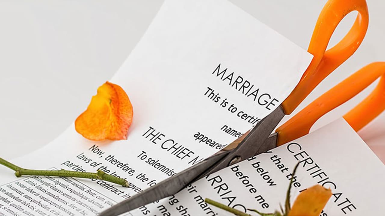Karnataka man files for divorce against graduate wife, says he was promised a postgraduate Karnataka man files for divorce against graduate wife, says he was promised a postgraduate