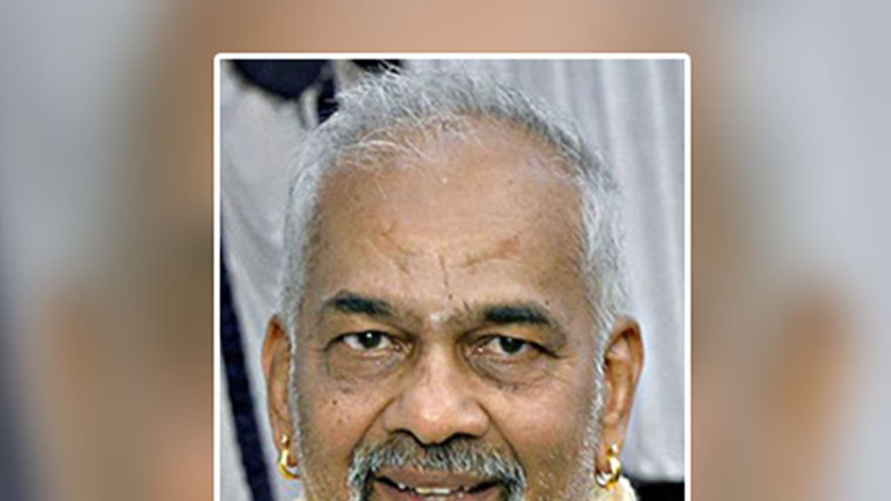 ಜೆಡಿಎಸ್ ಶಾಸಕನ ಸಹೋದರನಿಗೆ ಟ್ರಾನ್ಸ್'ಫರ್ ಬೆದರಿಕೆ ಹಾಕಿದ ಎ. ಮಂಜು ಜೆಡಿಎಸ್ ಶಾಸಕನ ಸಹೋದರನಿಗೆ ಟ್ರಾನ್ಸ್'ಫರ್ ಬೆದರಿಕೆ ಹಾಕಿದ ಎ. ಮಂಜು