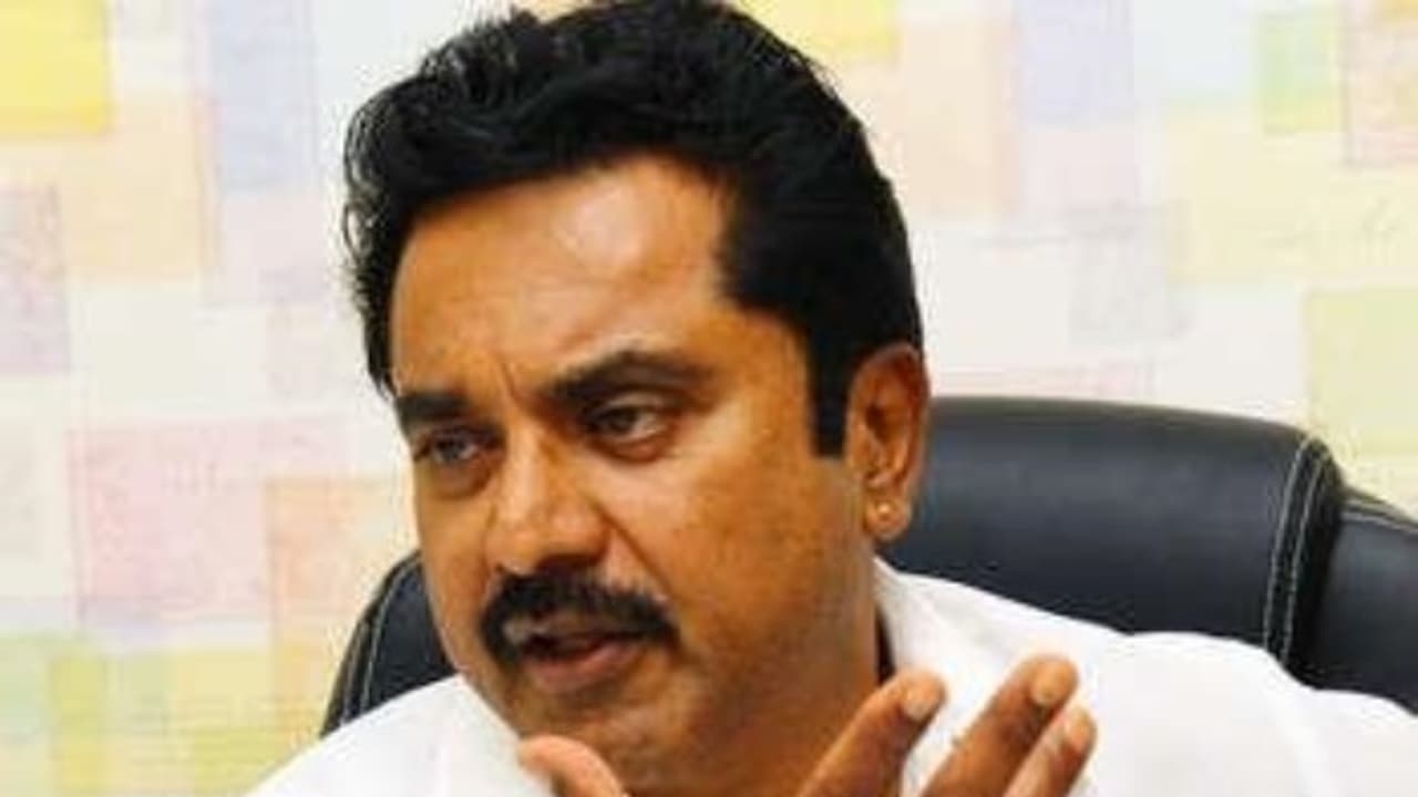 Hijab issue : கர்நாடகாவில் மதவெறியை தூண்டியவர்களை சும்மா விடக்கூடாது.. கொந்தளிக்கும் நடிகர் சரத்குமார்.! Hijab issue : கர்நாடகாவில் மதவெறியை தூண்டியவர்களை சும்மா விடக்கூடாது.. கொந்தளிக்கும் நடிகர் சரத்குமார்.!