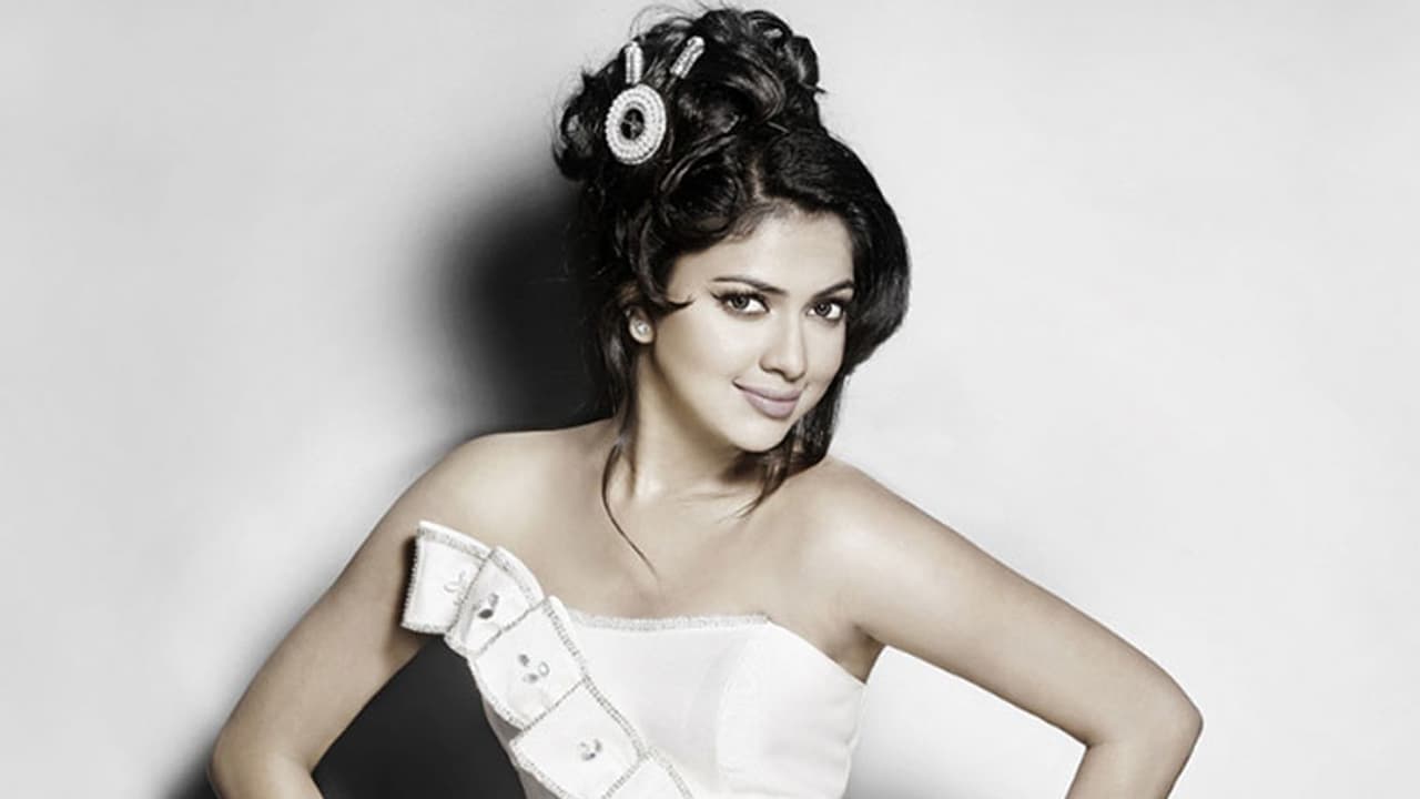 Nothing can stop Amala, not even 'DIVORCE' Nothing can stop Amala, not even 'DIVORCE'