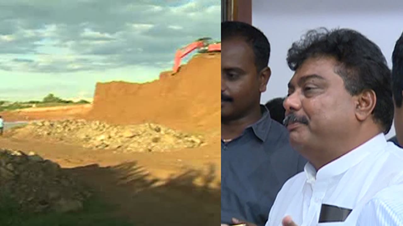 ಕೆರೆ ತುಂಬುವ ಬದಲು ಕೆರೆ ಮುಚ್ಚಿಸಿದ್ರು ಜಲಸಚಿವರು?: 60ವರ್ಷದ ಕೆರೆ ನಿಮಿಷದಲ್ಲಿ ಮುಚ್ಚೋಹೋಯ್ತು ಕೆರೆ ತುಂಬುವ ಬದಲು ಕೆರೆ ಮುಚ್ಚಿಸಿದ್ರು ಜಲಸಚಿವರು?: 60ವರ್ಷದ ಕೆರೆ ನಿಮಿಷದಲ್ಲಿ ಮುಚ್ಚೋಹೋಯ್ತು