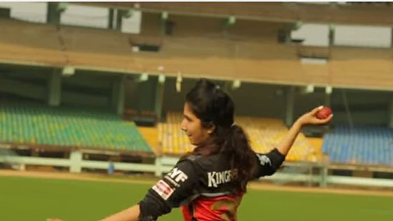 അന്നയുടെ പന്തില് സച്ചിന് ക്ലീന് ബൗള്ഡ് അന്നയുടെ പന്തില് സച്ചിന് ക്ലീന് ബൗള്ഡ്