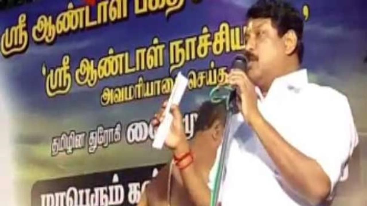 இந்துக்களை விமர்சித்தால் கொலை செய்யலாம்…. நயினார் நாகேந்திரன் மீது 6 பிரிவுகளில் வழக்கு பதிவு!! இந்துக்களை விமர்சித்தால் கொலை செய்யலாம்…. நயினார் நாகேந்திரன் மீது 6 பிரிவுகளில் வழக்கு பதிவு!!