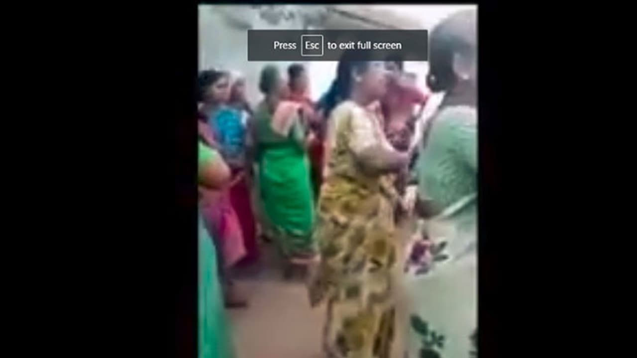 టీఆర్ఎస్ సభ పై భగ్గుమన్న మహిళలు( video) టీఆర్ఎస్ సభ పై భగ్గుమన్న మహిళలు( video)