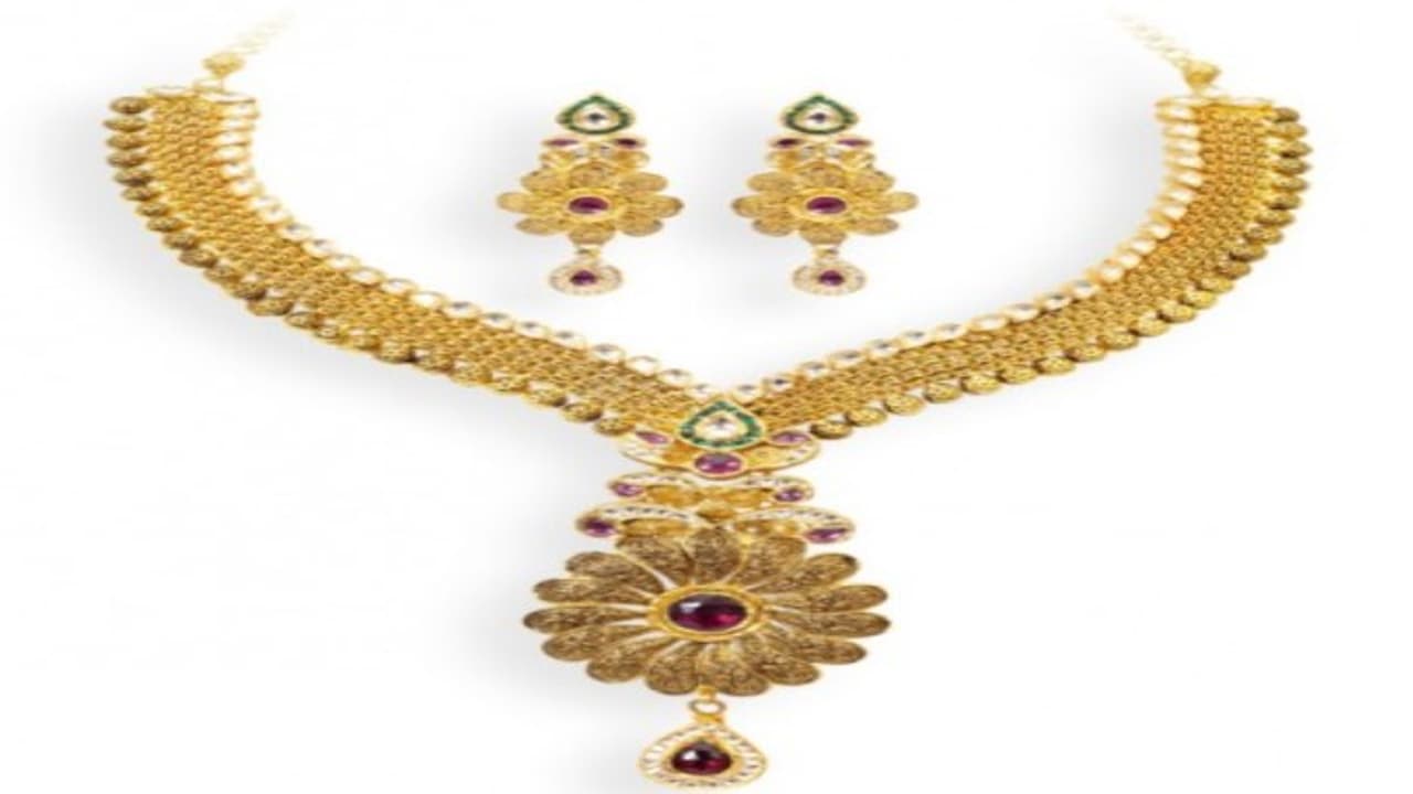 தங்கம் சவரனுக்கு 80 ரூபாய் குறைவு .. தங்கம் சவரனுக்கு 80 ரூபாய் குறைவு ..