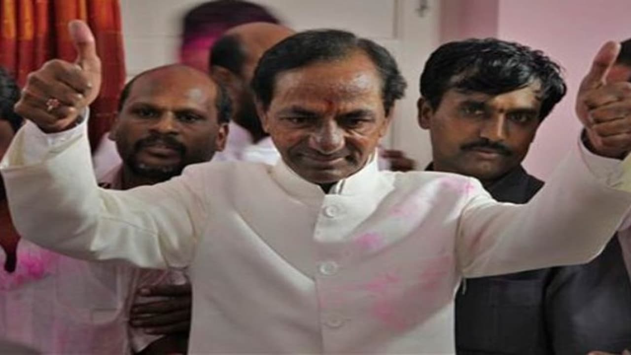 தெலங்கானா விவசாயிகளுக்கு இலவச உரம், கடன் தள்ளுபடி; முதல்வர் சந்திரசேகர் ராவ் அறிவிப்பு... தமிழகத்தில இப்படி எல்லாம் நடக்காதா? தெலங்கானா விவசாயிகளுக்கு இலவச உரம், கடன் தள்ளுபடி; முதல்வர் சந்திரசேகர் ராவ் அறிவிப்பு... தமிழகத்தில இப்படி எல்லாம் நடக்காதா?