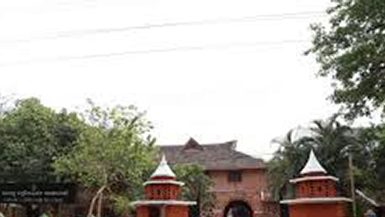 കേരള ലളിതകലാ അക്കാദമിയുടെ ഫെലോഷിപ്പ് വിവാദത്തില്; ഫെലോഷിപ്പിനായി തയ്യാറാക്കിയ പട്ടിക ഭരണസമിതി അട്ടിമറിച്ചെന്ന് കേരള ലളിതകലാ അക്കാദമിയുടെ ഫെലോഷിപ്പ് വിവാദത്തില്; ഫെലോഷിപ്പിനായി തയ്യാറാക്കിയ പട്ടിക ഭരണസമിതി അട്ടിമറിച്ചെന്ന്