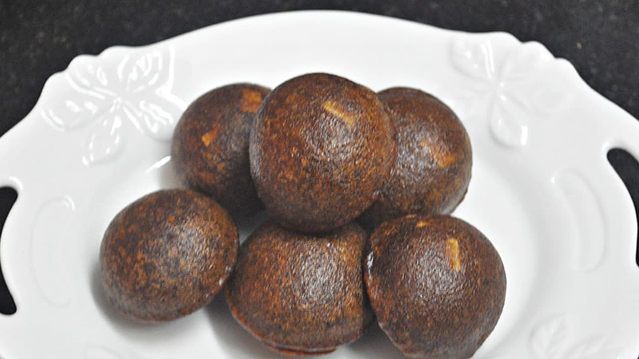 ശബരിമലയിലെ ഉണ്ണിഅപ്പ നിർമ്മാണം നിർത്തിവച്ചു ശബരിമലയിലെ ഉണ്ണിഅപ്പ നിർമ്മാണം നിർത്തിവച്ചു