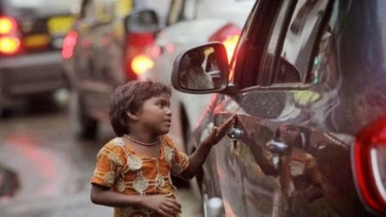 കോട്ടയം നഗരത്തിൽ ബാലഭിക്ഷാടനം, നാല് കുട്ടികളെ രക്ഷപ്പെടുത്തി, ഒപ്പമുള്ളവരാരെന്നതിൽ സംശയം കോട്ടയം നഗരത്തിൽ ബാലഭിക്ഷാടനം, നാല് കുട്ടികളെ രക്ഷപ്പെടുത്തി, ഒപ്പമുള്ളവരാരെന്നതിൽ സംശയം