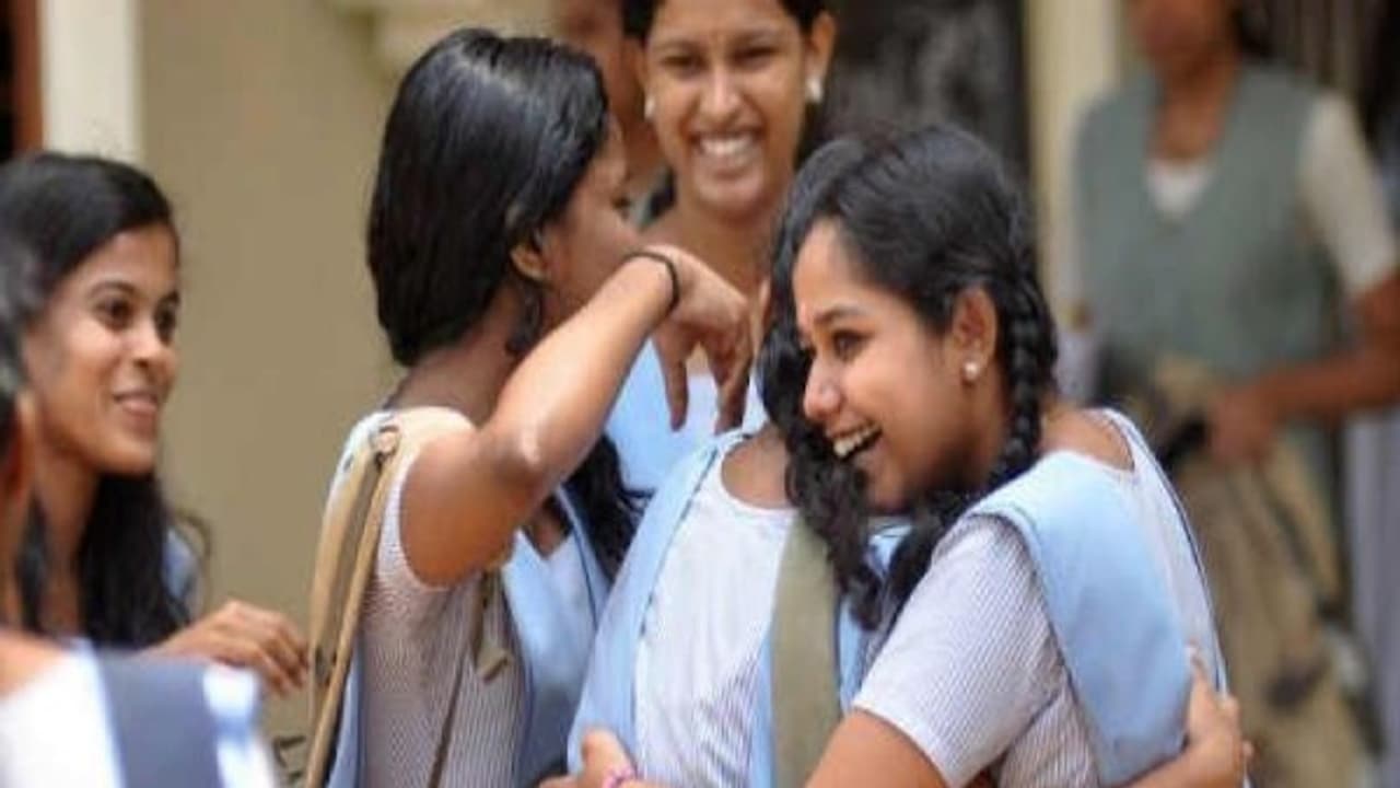 நீட் பெயரில் அதிக கட்டணமா..? அங்கீகாரம் ரத்து ஆயிடும்.. தனியார் பள்ளிகளுக்கு கடும் எச்சரிக்கை நீட் பெயரில் அதிக கட்டணமா..? அங்கீகாரம் ரத்து ஆயிடும்.. தனியார் பள்ளிகளுக்கு கடும் எச்சரிக்கை