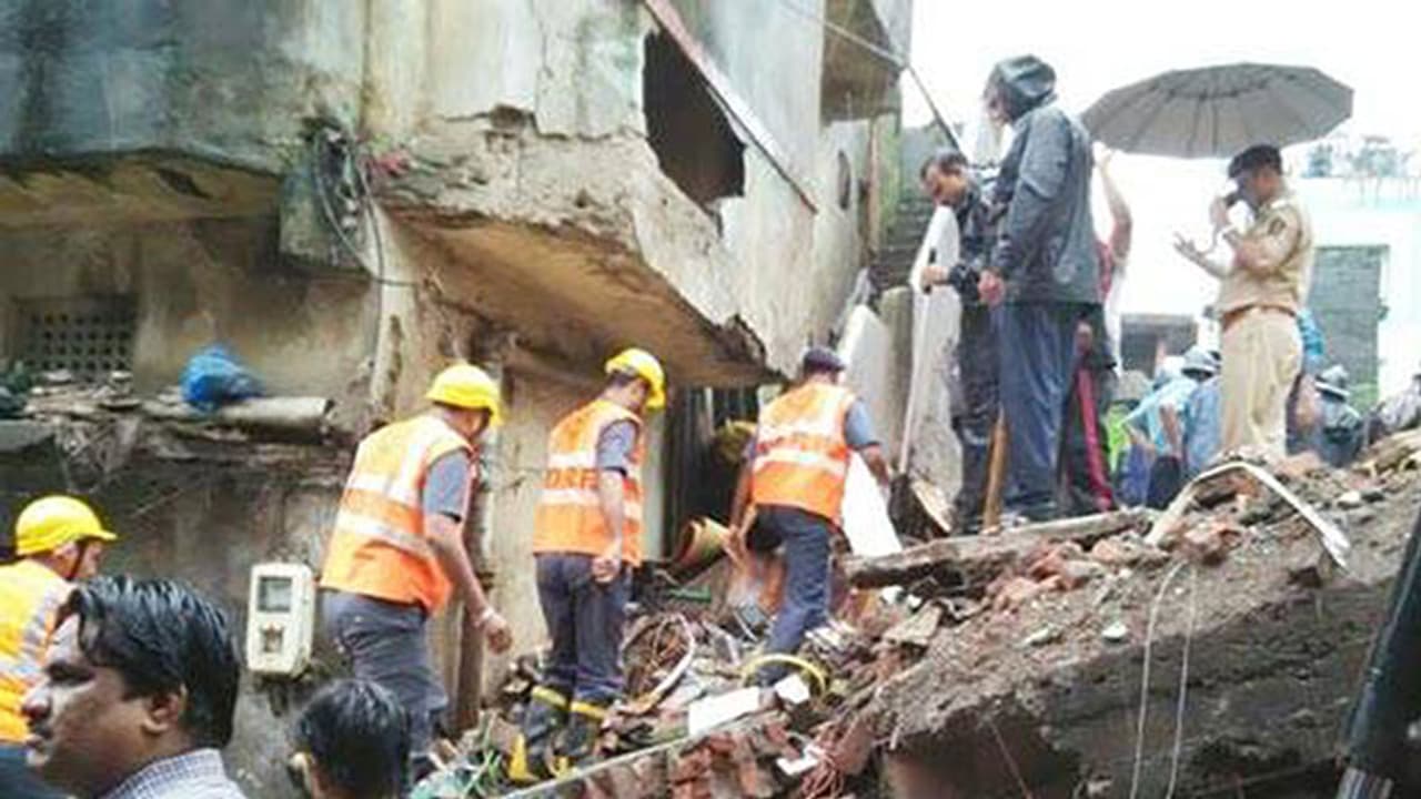 ಮುಂಬೈ ಕಟ್ಟಡ ಕುಸಿತ ದುರಂತ: ಶಿವಸೇನೆ ಮುಖಂಡ ಸುನೀಲ್ ಸಿತಪ್ ಬಂಧನ ಮುಂಬೈ ಕಟ್ಟಡ ಕುಸಿತ ದುರಂತ: ಶಿವಸೇನೆ ಮುಖಂಡ ಸುನೀಲ್ ಸಿತಪ್ ಬಂಧನ