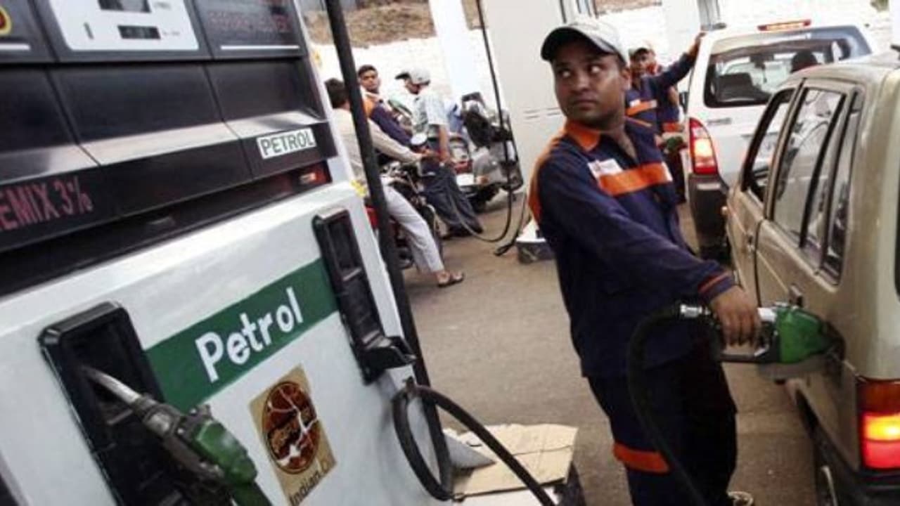 தினம் தினம் பெட்ரோல் விலை நிர்ணயம்... அன்றே சொன்னது நியூஸ்ஃபாஸ்ட்..... அறிவிச்சுட்டாங்க இன்று.. தினம் தினம் பெட்ரோல் விலை நிர்ணயம்... அன்றே சொன்னது நியூஸ்ஃபாஸ்ட்..... அறிவிச்சுட்டாங்க இன்று..