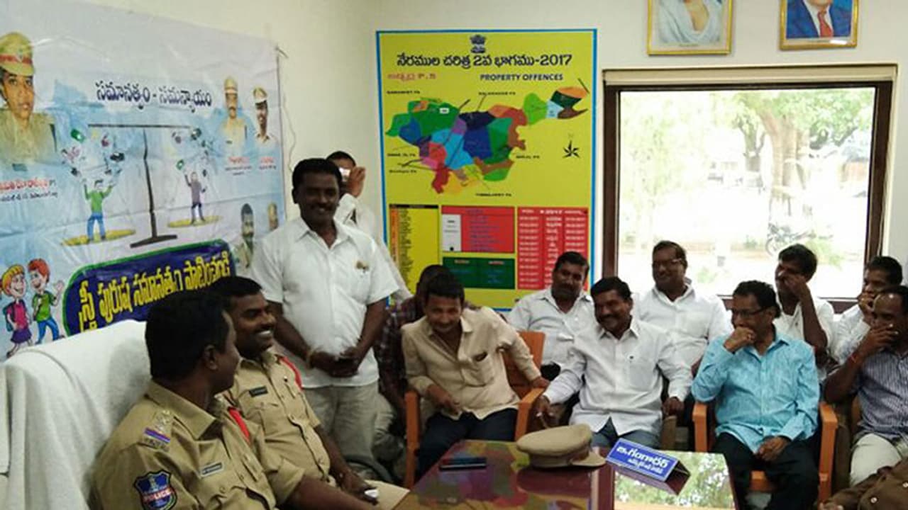 పాలమూరు పోలీసులు మంచిని నేర్పుతున్నారు పాలమూరు పోలీసులు మంచిని నేర్పుతున్నారు