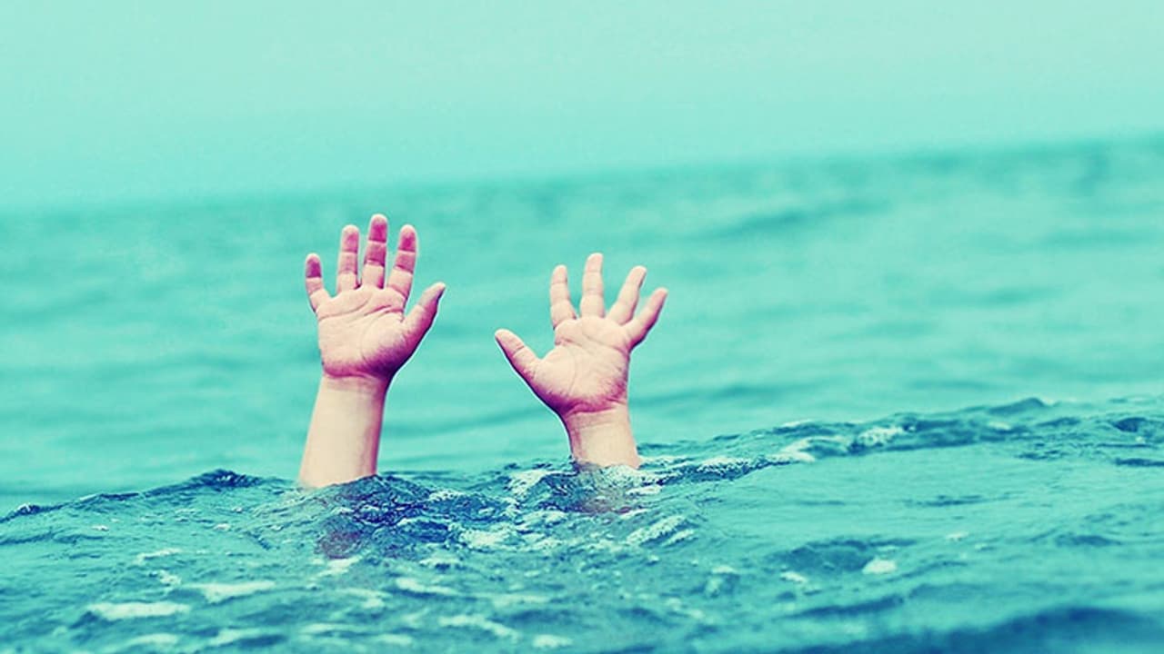 പീച്ചി റിസർവോയറിൽ വഞ്ചി മറിഞ്ഞ് 3 യുവാക്കളെ കാണാതായി; തെരച്ചിൽ ഊർജ്ജിതമാക്കി പൊലീസും നാട്ടുകാരും പീച്ചി റിസർവോയറിൽ വഞ്ചി മറിഞ്ഞ് 3 യുവാക്കളെ കാണാതായി; തെരച്ചിൽ ഊർജ്ജിതമാക്കി പൊലീസും നാട്ടുകാരും