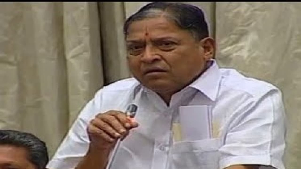 బ్లాక్ మెయిలింగే ఆయన పని.. పెయింట్లు వేసుకునేవాడికి వేల కోట్లెక్కడివి : రేవంత్కి రెడ్యానాయక్ కౌంటర్ బ్లాక్ మెయిలింగే ఆయన పని.. పెయింట్లు వేసుకునేవాడికి వేల కోట్లెక్కడివి : రేవంత్కి రెడ్యానాయక్ కౌంటర్