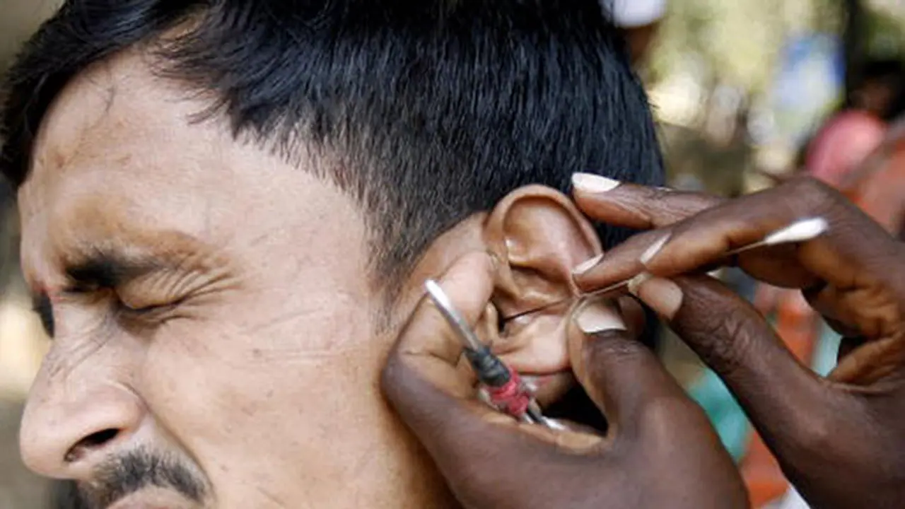 Why you should not use cotton buds, keys, pencils to clean your ears Why you should not use cotton buds, keys, pencils to clean your ears