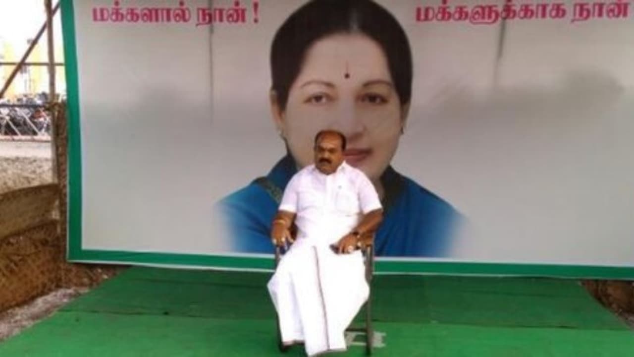 எடப்பாடிக்கு எதிராக உண்ணாவிரதம் இருக்கும் முதல் எம்எல்ஏ..!!! ஓபிஎஸ் பக்கம் சாய்வாரா? எடப்பாடிக்கு எதிராக உண்ணாவிரதம் இருக்கும் முதல் எம்எல்ஏ..!!! ஓபிஎஸ் பக்கம் சாய்வாரா?