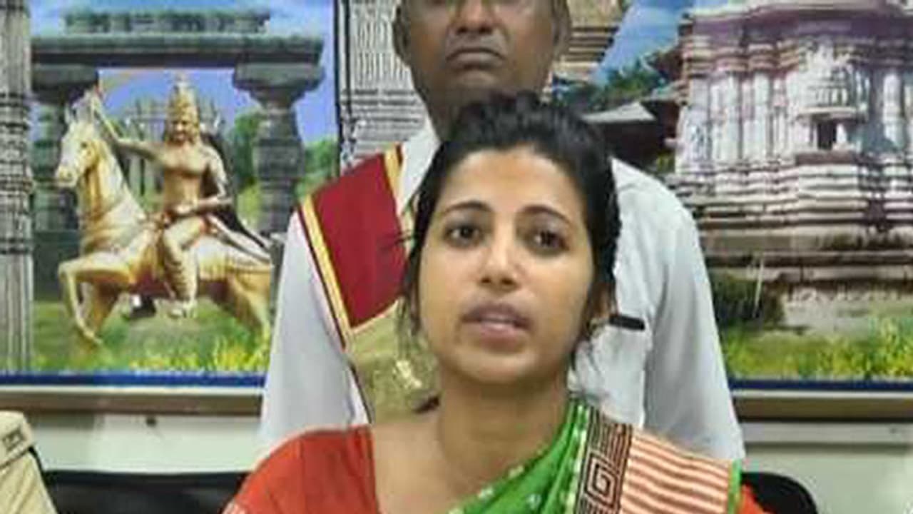 న్యూ గెటప్ లో అదరగొట్టిన ఆమ్రపాలి న్యూ గెటప్ లో అదరగొట్టిన ఆమ్రపాలి