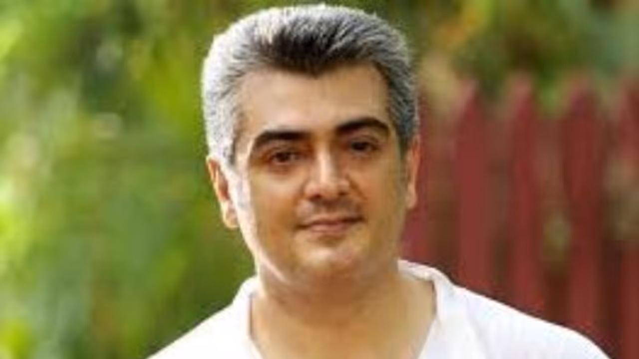 'குட்டி தல'யின் பள்ளி விழாவில் கலந்து கொண்ட 'தல அஜித்'... வைரலாகும் புகைப்படம்..! 'குட்டி தல'யின் பள்ளி விழாவில் கலந்து கொண்ட 'தல அஜித்'... வைரலாகும் புகைப்படம்..!