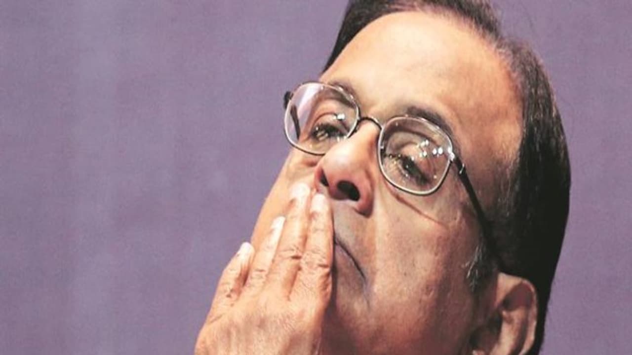 கார்த்தியை குற்றவாளியாக சிறையில் சந்திக்கும் தைரியமில்லை!: மனம் நொந்து புலம்பும் பா(தர்) சிதம்பரம். கார்த்தியை குற்றவாளியாக சிறையில் சந்திக்கும் தைரியமில்லை!: மனம் நொந்து புலம்பும் பா(தர்) சிதம்பரம்.