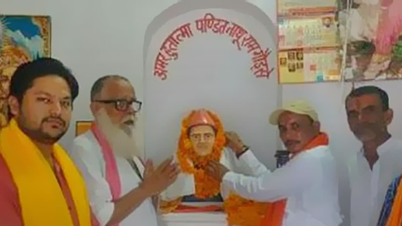 Gandhi Jayanti or 'Dhikkar Divas'? First ever Godse statue unveiled in Meerut