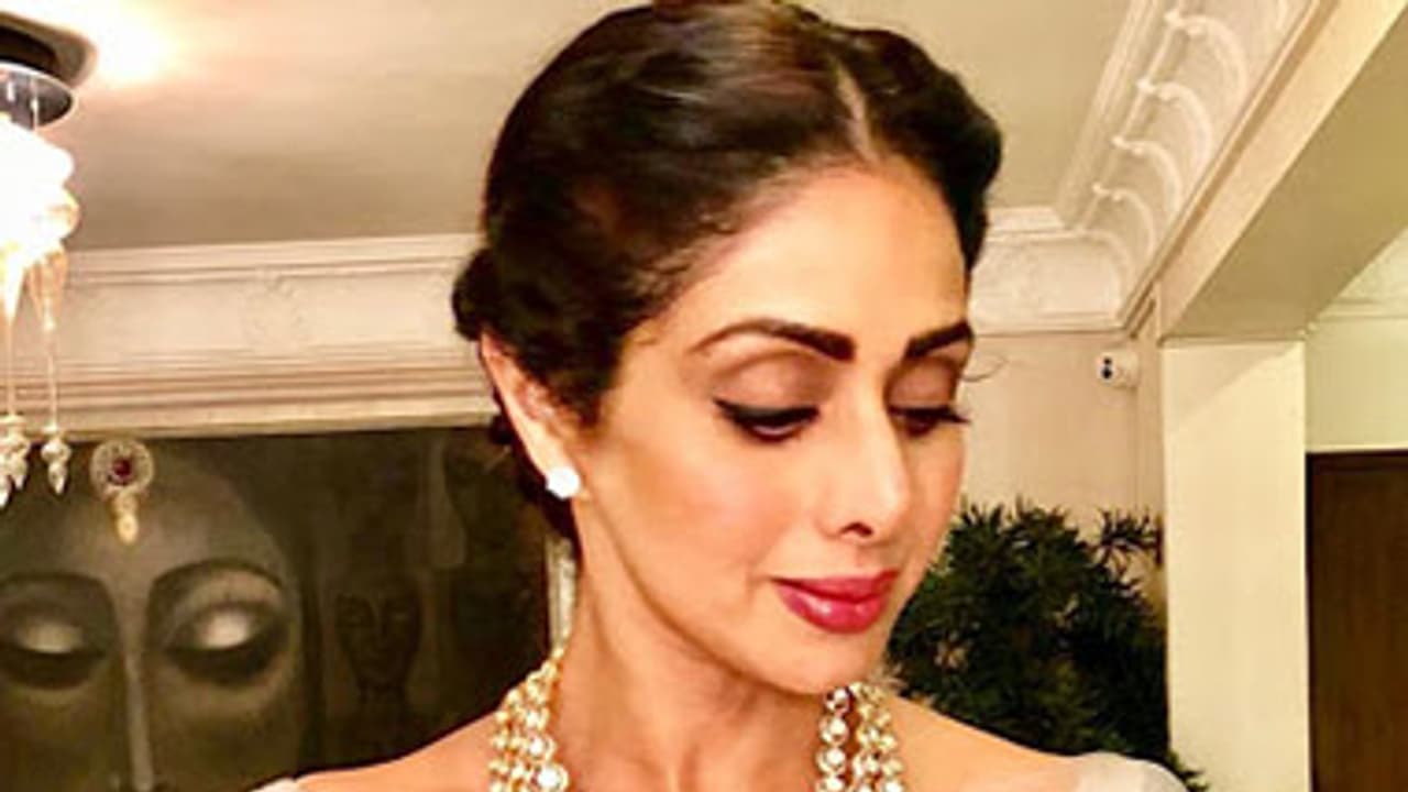 শ্রীদেবী মৃত্যুরহস্যে নয়া মোড়, স্বাভাবিক না খুন! প্রকাশ্যে ফরেন্সিক রিপোর্টের তথ্য শ্রীদেবী মৃত্যুরহস্যে নয়া মোড়, স্বাভাবিক না খুন! প্রকাশ্যে ফরেন্সিক রিপোর্টের তথ্য