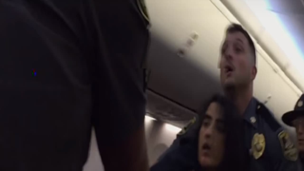 (ವಿಡಿಯೋ)ನಾಯಿಯನ್ನು ಇಳಿಸಿ ಎಂದವಳನ್ನೇ ವಿಮಾನದಿಂದ ಹೊರ ಹಾಕಿದ ಸಿಬ್ಬಂದಿ (ವಿಡಿಯೋ)ನಾಯಿಯನ್ನು ಇಳಿಸಿ ಎಂದವಳನ್ನೇ ವಿಮಾನದಿಂದ ಹೊರ ಹಾಕಿದ ಸಿಬ್ಬಂದಿ