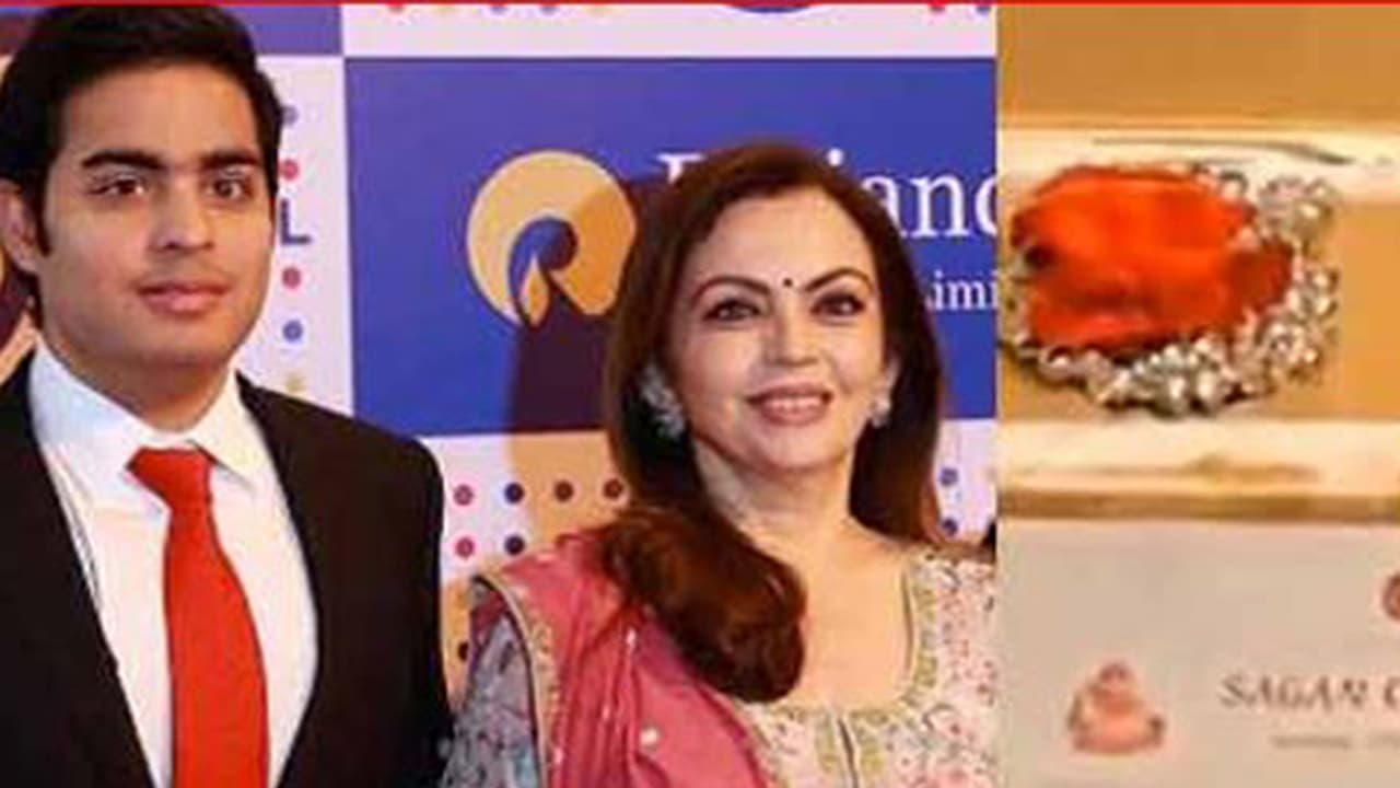 ಅಂಬಾನಿ ಮಗನ ಮದುವೆಗೆ 1.5ಲಕ್ಷ ರು. ಆಮಂತ್ರಣ ಪತ್ರಿಕೆ! ಅಂಬಾನಿ ಮಗನ ಮದುವೆಗೆ 1.5ಲಕ್ಷ ರು. ಆಮಂತ್ರಣ ಪತ್ರಿಕೆ!