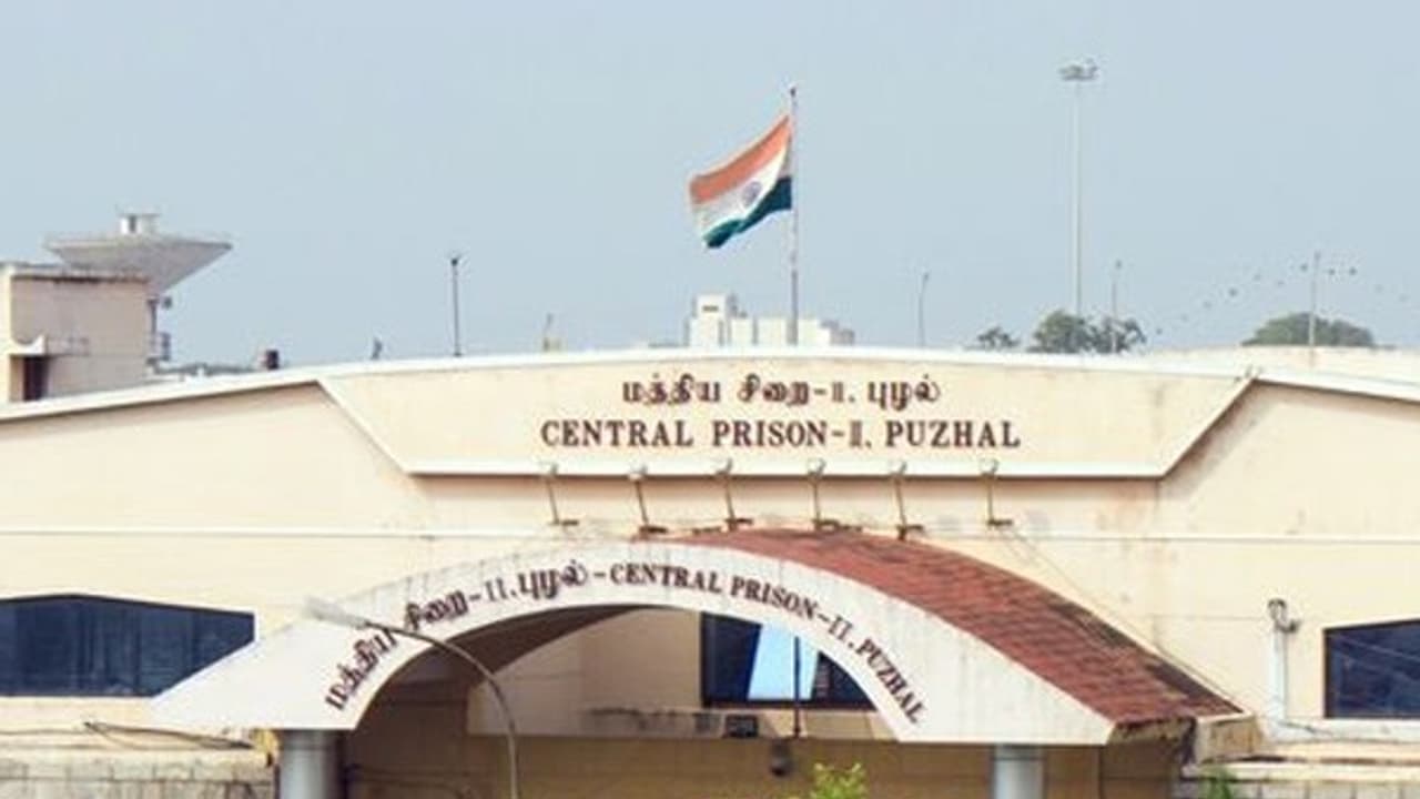 புழல் சிறையில் 3 ஆண்டுகளாக கைதியாக தவிப்பு... பிரபல சூப்பர்ஹிட் இயக்குநருக்கு இப்படி ஒரு நிலைமையா? புழல் சிறையில் 3 ஆண்டுகளாக கைதியாக தவிப்பு... பிரபல சூப்பர்ஹிட் இயக்குநருக்கு இப்படி ஒரு நிலைமையா?