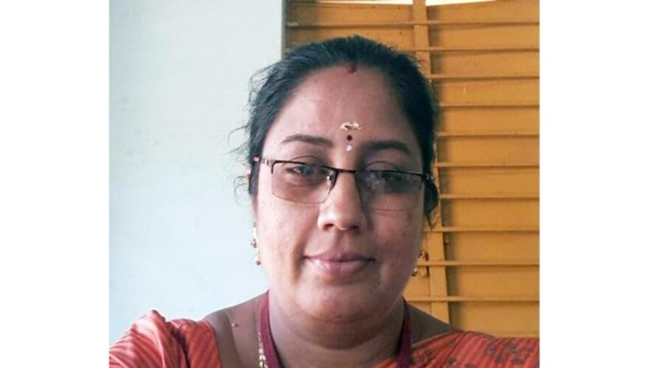 பேராசிரியை நிர்மலாவுக்கு வலுக்கும் எதிர்ப்பு! நிர்மலாவை விசாரிக்க ஆளுநருக்கு கல்லூரியின் முன்னாள் முதல்வர் கடிதம்! பேராசிரியை நிர்மலாவுக்கு வலுக்கும் எதிர்ப்பு! நிர்மலாவை விசாரிக்க ஆளுநருக்கு கல்லூரியின் முன்னாள் முதல்வர் கடிதம்!