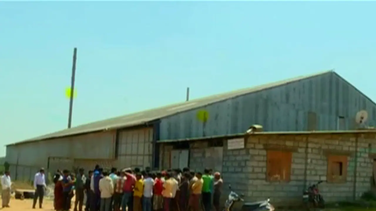 ಅಕ್ರಮವಾಗಿ ನಡೆಯುತ್ತಿದ್ದ ಸಾಮಿಲ್'ಗಳಿಗೆ ಬಿತ್ತು ಬೀಗ: 5 ಫ್ಯಾಕ್ಟರಿಗಳಿಗೆ ಬೀಗ ಜಡಿದ ಜಿಲ್ಲಾಡಳಿತ ಅಕ್ರಮವಾಗಿ ನಡೆಯುತ್ತಿದ್ದ ಸಾಮಿಲ್'ಗಳಿಗೆ ಬಿತ್ತು ಬೀಗ: 5 ಫ್ಯಾಕ್ಟರಿಗಳಿಗೆ ಬೀಗ ಜಡಿದ ಜಿಲ್ಲಾಡಳಿತ