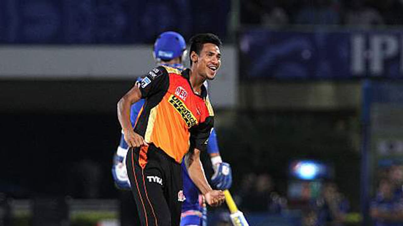 ಮುಸ್ತಾಫಿಜುರ್ ಬರ್ತಿದ್ದಾರೆ ದಾರಿ ಬಿಡಿ ಮುಸ್ತಾಫಿಜುರ್ ಬರ್ತಿದ್ದಾರೆ ದಾರಿ ಬಿಡಿ