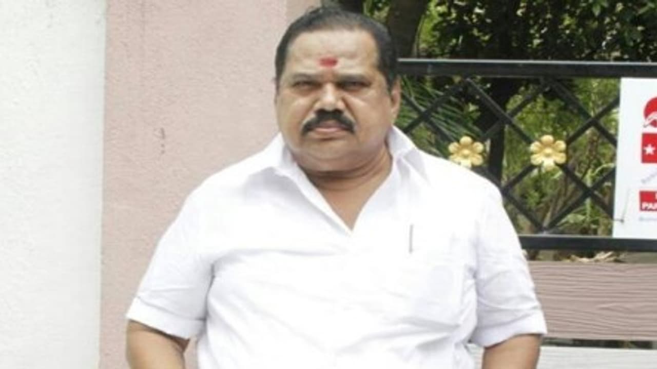 "அனைத்து எம்எல்ஏக்களும் ராஜினாமா செய்வோம்" எடப்பாடியை எச்சரிக்கும் மதுரை போஸ்!! "அனைத்து எம்எல்ஏக்களும் ராஜினாமா செய்வோம்" எடப்பாடியை எச்சரிக்கும் மதுரை போஸ்!!