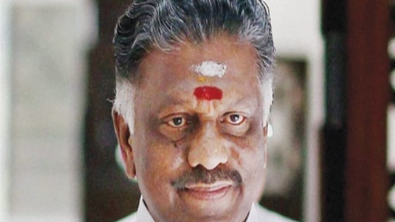 Tamil Nadu deputy chief minister O Panneerselvam visits Nilgiris, estimates loss due to rain to be nearly Rs 200 crore