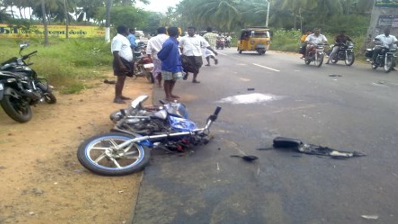 போலீஸ் துரத்தியதால் நேர்ந்த விபரீதம் சாக்கடையில் விழுந்து தொழிலாளி பலி போலீஸ் துரத்தியதால் நேர்ந்த விபரீதம் சாக்கடையில் விழுந்து தொழிலாளி பலி