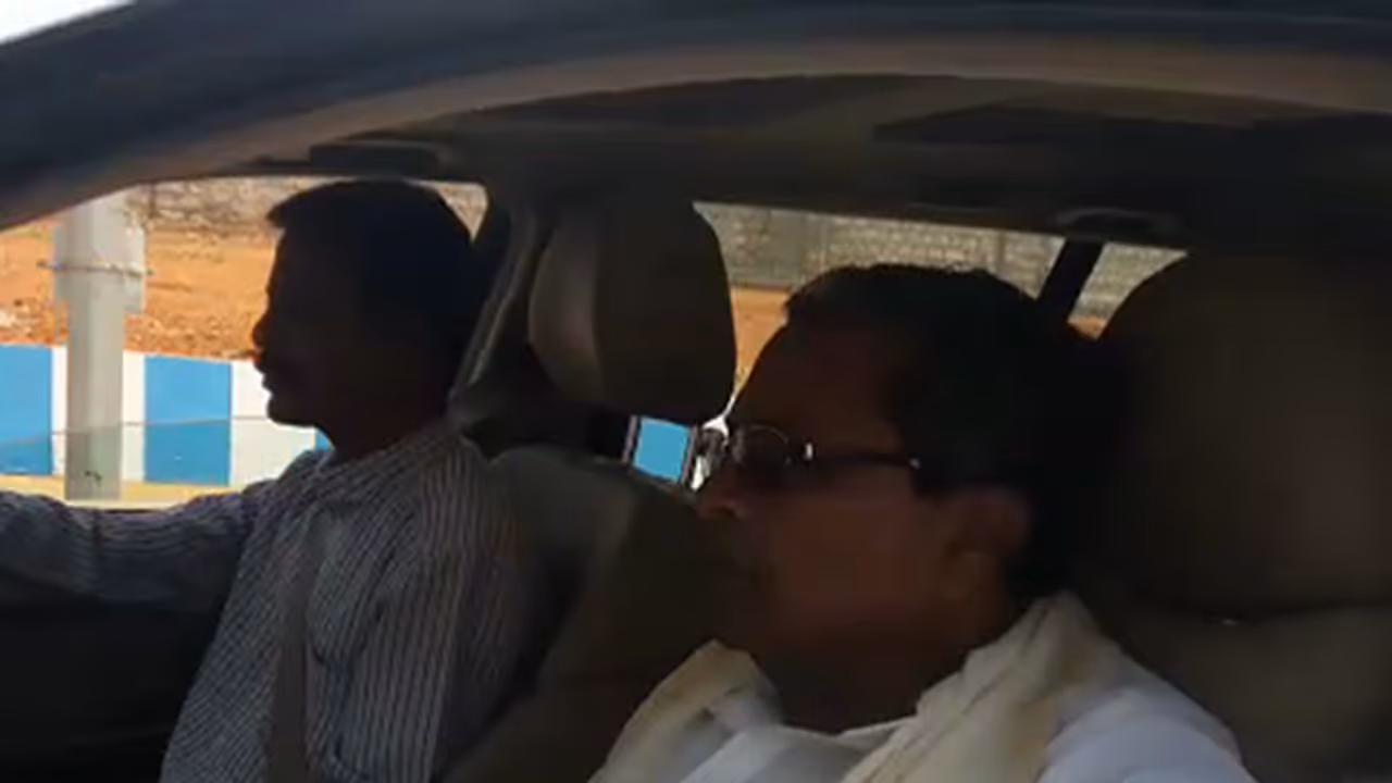 ರಿಲಾಕ್ಸ್ ಮೂಡ್'ನೊಂದಿಗೆ ಸಿಎಂ ಸೀಕ್ರೆಟ್ ಮೀಟಿಂಗ್..! ಎಲ್ಲಿ ಗೊತ್ತೆ ? ರಿಲಾಕ್ಸ್ ಮೂಡ್'ನೊಂದಿಗೆ ಸಿಎಂ ಸೀಕ್ರೆಟ್ ಮೀಟಿಂಗ್..! ಎಲ್ಲಿ ಗೊತ್ತೆ ?