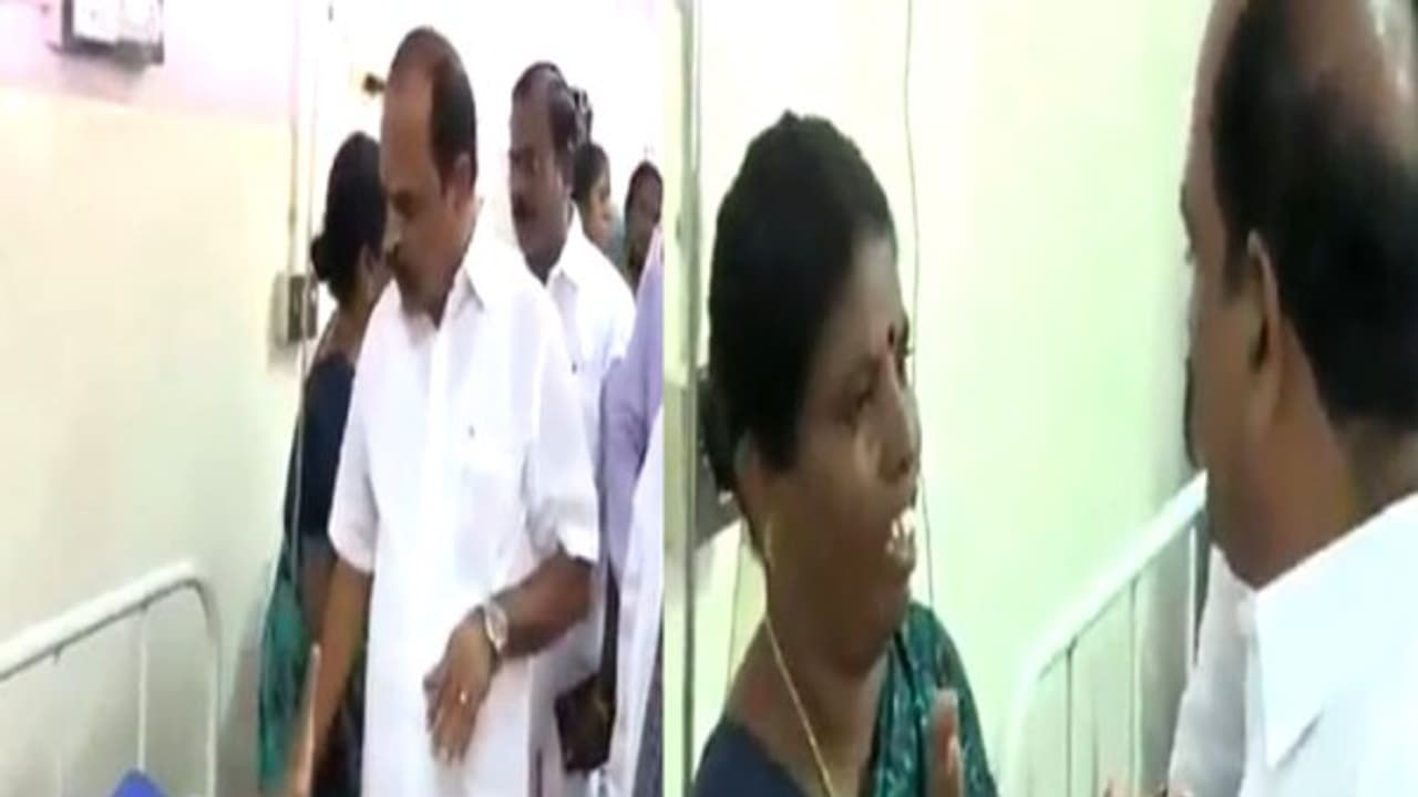 தூத்துக்குடியில் மக்களை சந்தித்த துணை முதல்வர் ; கேள்விகளால் அமைச்சர்களை கலங்கடித்த மக்கள் தூத்துக்குடியில் மக்களை சந்தித்த துணை முதல்வர் ; கேள்விகளால் அமைச்சர்களை கலங்கடித்த மக்கள்