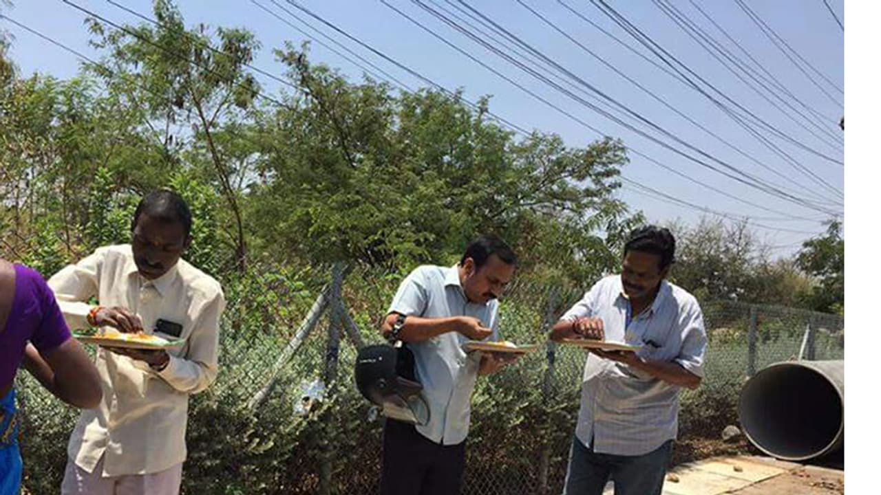 మంగళగిరిలో 4 రుపాయలకే రాజన్న భోజనం, ఈ రోజే ప్రారంభం మంగళగిరిలో 4 రుపాయలకే రాజన్న భోజనం, ఈ రోజే ప్రారంభం