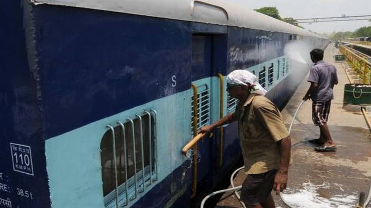 ರೈಲ್ವೆ ಉದ್ಯೋಗಿಗಳಿಗೆ ಈ ಬಾರಿ ದಸರಾಕ್ಕೆ ಭರಪೂರ ಬಂಪರ್ ! ರೈಲ್ವೆ ಉದ್ಯೋಗಿಗಳಿಗೆ ಈ ಬಾರಿ ದಸರಾಕ್ಕೆ ಭರಪೂರ ಬಂಪರ್ !