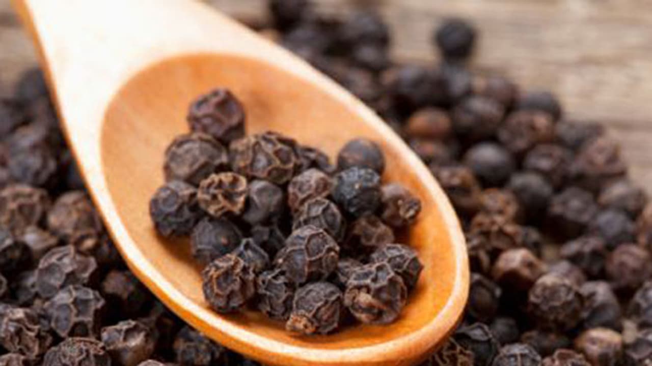 ಕಟ್ಟಿದ ಮೂಗು, ಮೊಡವೆಗೂ ಮದ್ದು ಕಾಳು ಮೆಣಸು ಕಟ್ಟಿದ ಮೂಗು, ಮೊಡವೆಗೂ ಮದ್ದು ಕಾಳು ಮೆಣಸು