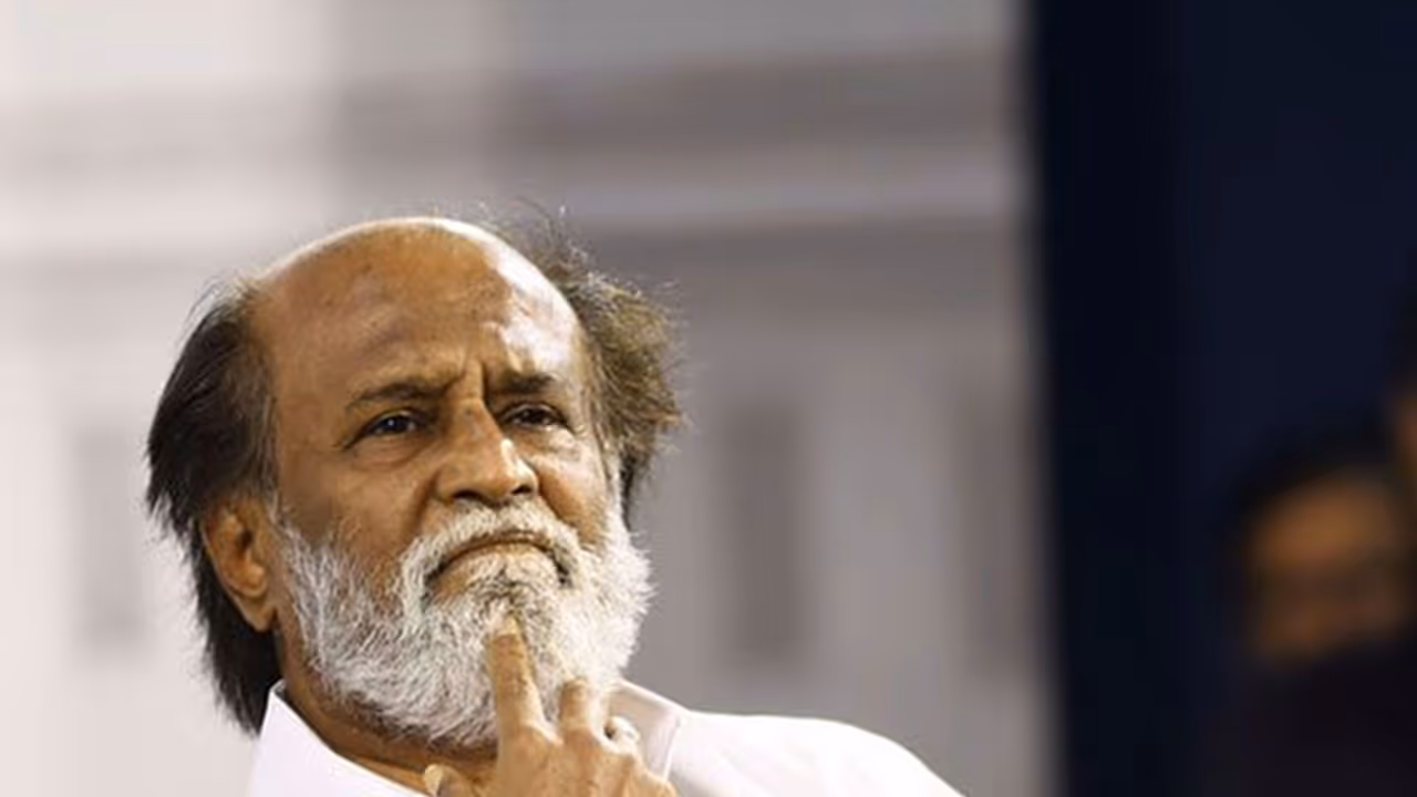 'വിപ്ലവത്തിന് സമയമായി', പാർട്ടി പ്രഖ്യാപനത്തെക്കുറിച്ച് മിണ്ടാതെ പിന്നെയും രജനി