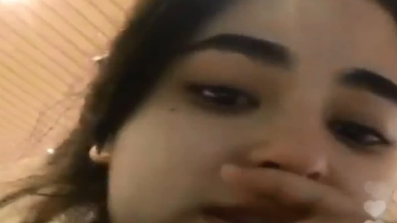 விமானத்தில் பாலியல் தொல்லை...பிரபல நட்சத்திர நடிகை அழுகை...! விமானத்தில் பாலியல் தொல்லை...பிரபல நட்சத்திர நடிகை அழுகை...!