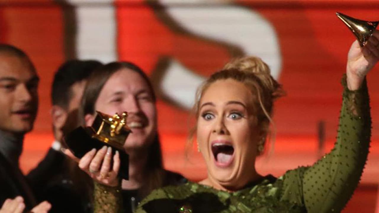 ഗ്രാമി അവാര്ഡ് രണ്ടായി ഒടിച്ച് അഡെല് ഗ്രാമി അവാര്ഡ് രണ്ടായി ഒടിച്ച് അഡെല്