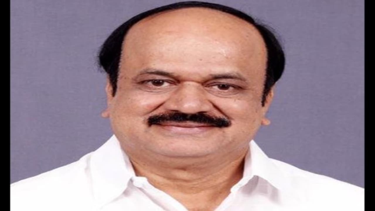 ஓ.பி.எஸ் ஆதரவு ஜே.சி.டி பிரபாகரன் வீட்டில் 'அதிரடி ரெய்டு' வருமான வரி சோதனையால் சிக்கல்... ஓ.பி.எஸ் ஆதரவு ஜே.சி.டி பிரபாகரன் வீட்டில் 'அதிரடி ரெய்டு' வருமான வரி சோதனையால் சிக்கல்...