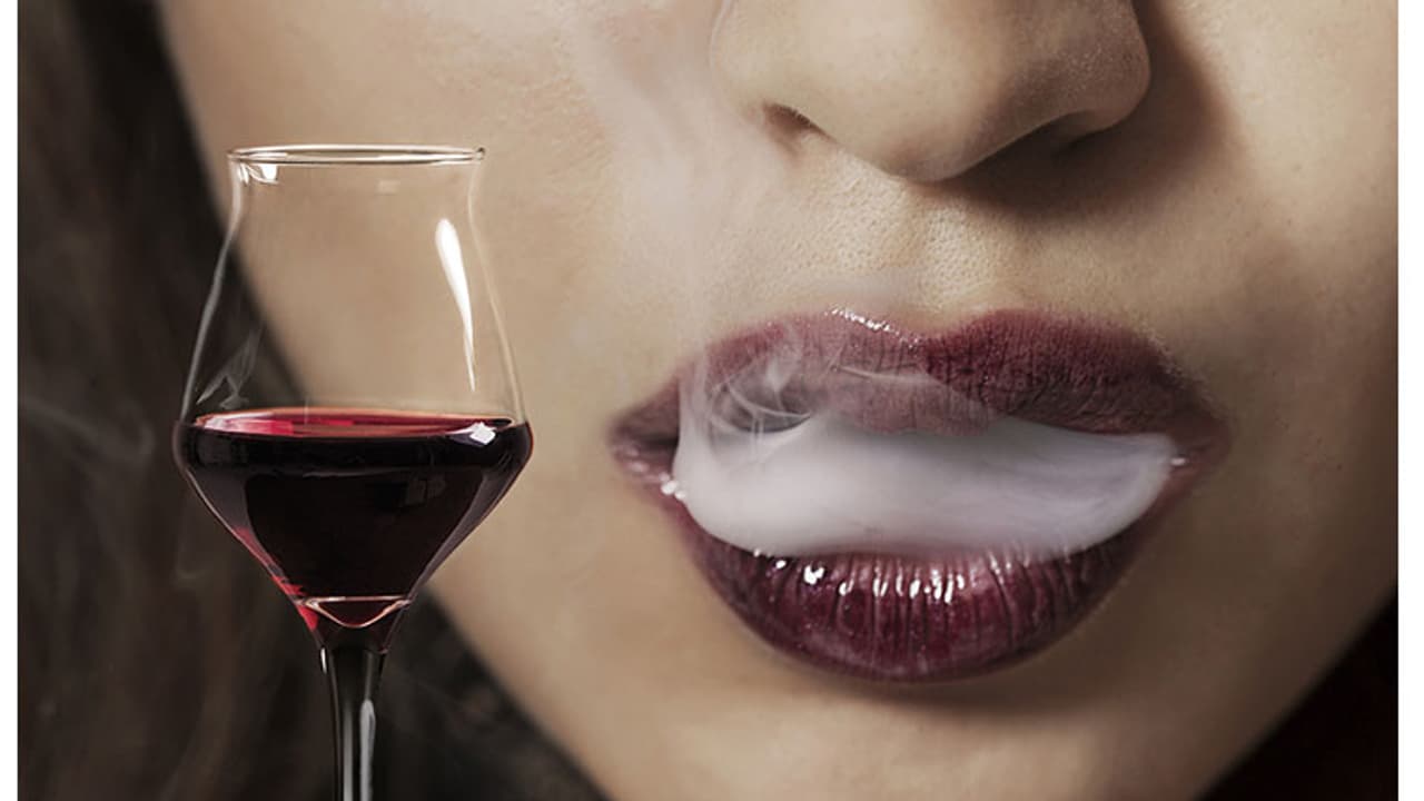 Here's how you get rid of lipstick stains on your wine glass Here's how you get rid of lipstick stains on your wine glass